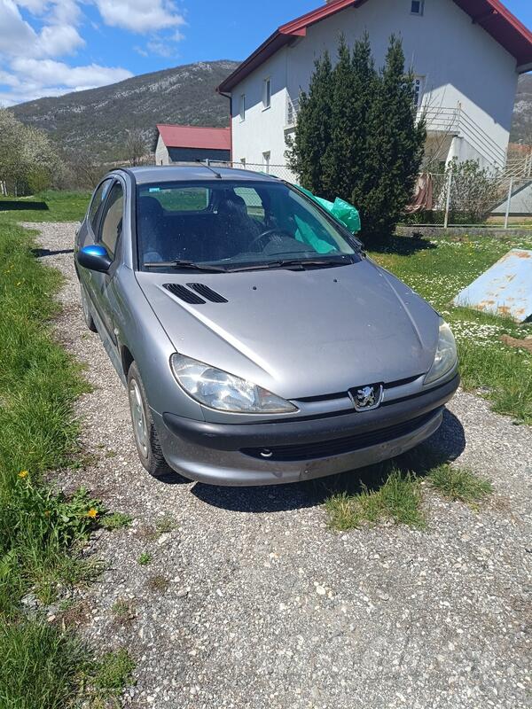 U djelovima Peugeot - 206 1.4 benzin