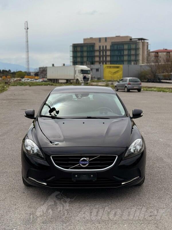 Volvo - V40 - D2