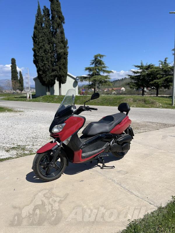 Yamaha - X Max