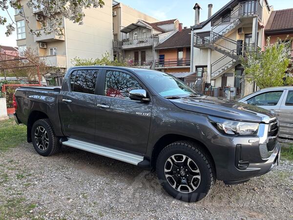 Toyota - Hilux - 2.8 D4D DC A/T6 CITY PLUS TSS