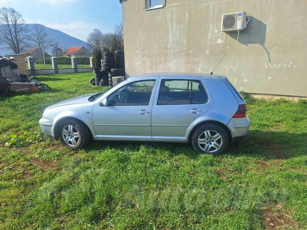 U djelovima Volkswagen - Golf 4 1.6 16v