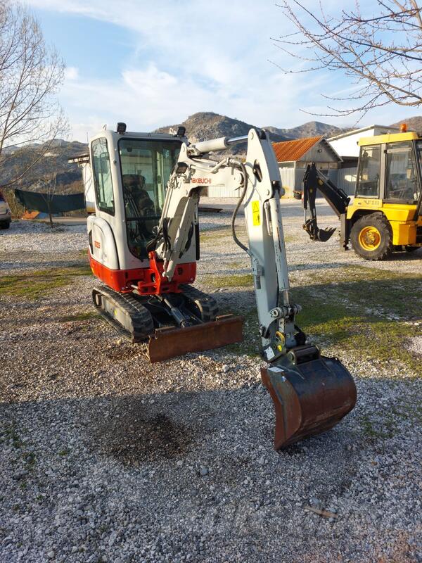 Takeuchi - TB225