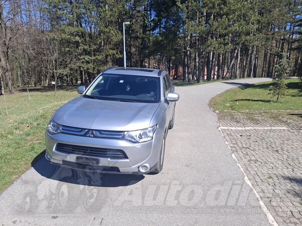 Mitsubishi - Outlander