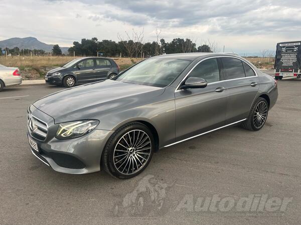 Mercedes Benz - E 220 - E 220