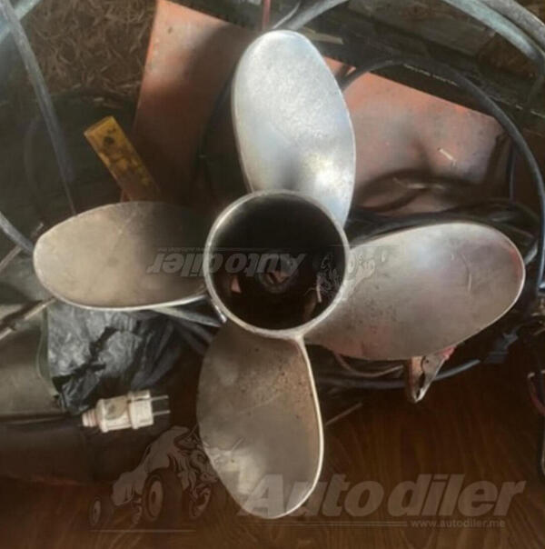 Propeller for watercrafts