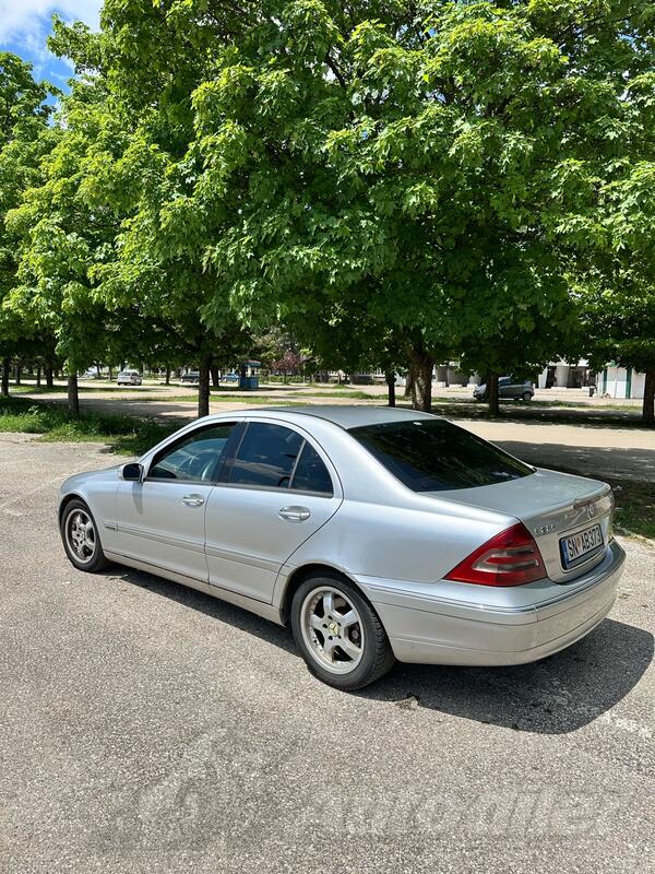 Mercedes Benz - 220 - Cdi