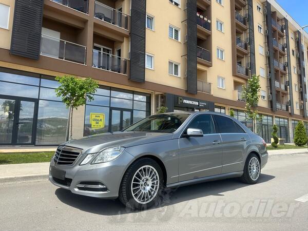 Mercedes Benz - E 220 - 7 G tronic