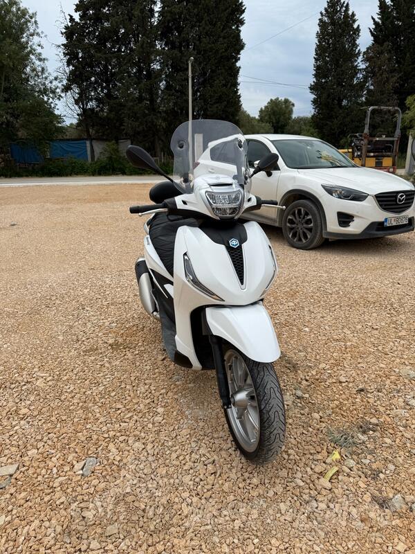 Piaggio - Beverly HPE 300