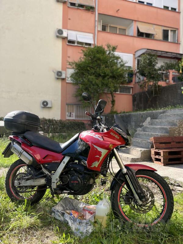 Aprilia - Pegaso 650 Strada