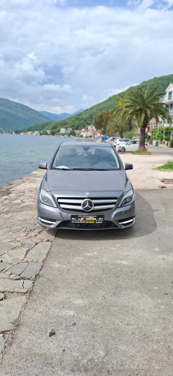 Mercedes Benz - B 200
