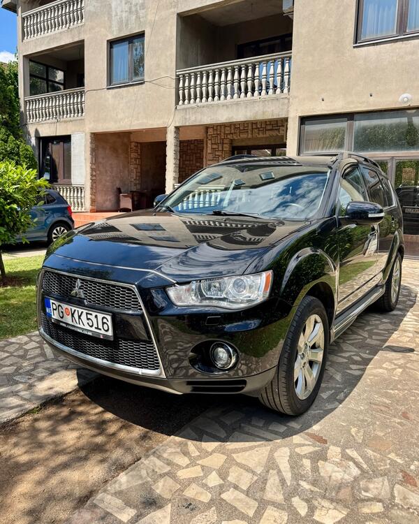 Mitsubishi - Outlander - Di-D 4wD