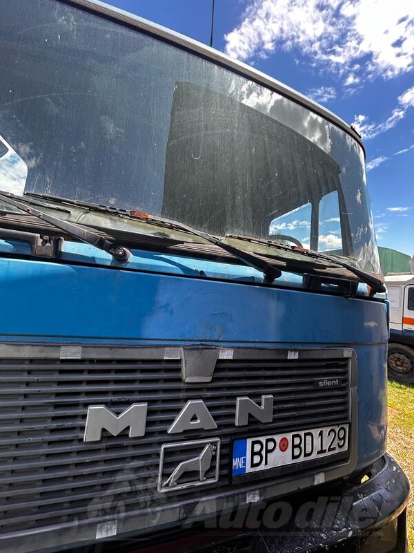 MAN - 19 372