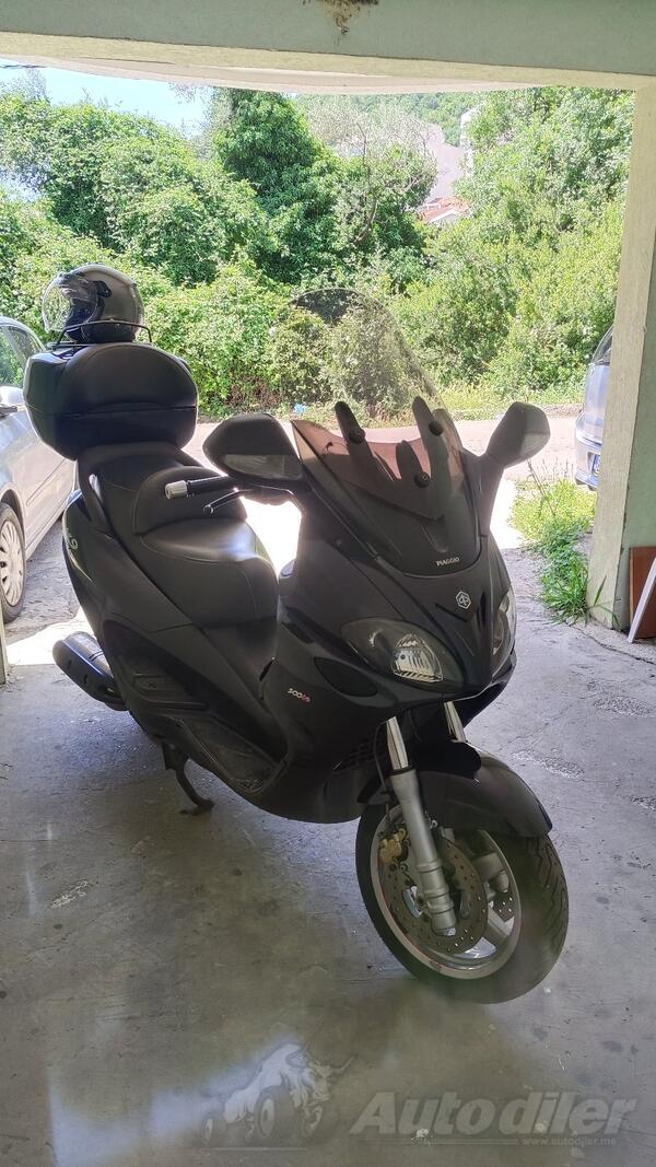 Piaggio - X 9 evolution