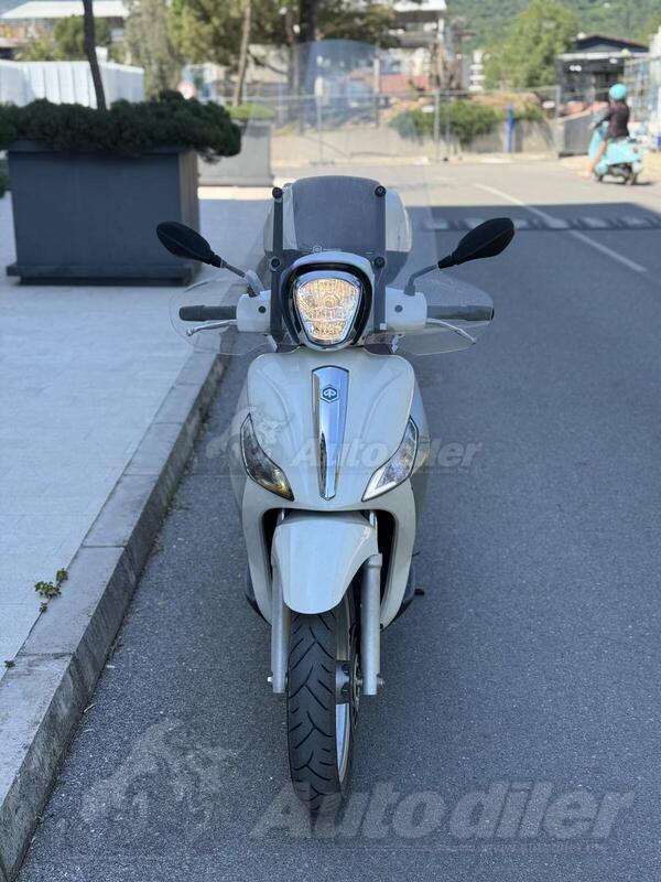 Piaggio - Medly