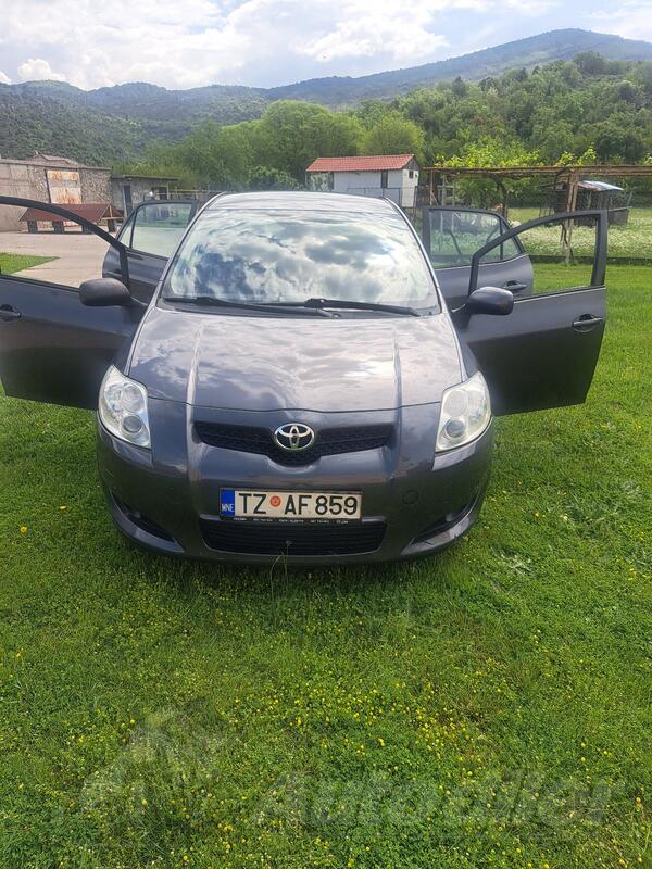 Toyota - Auris - 14 D4D