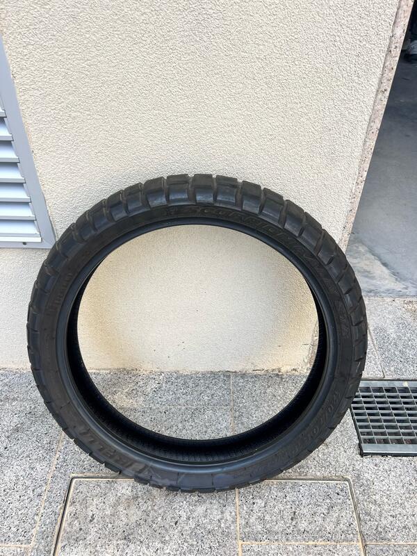 Pirelli - Scorpion -  guma