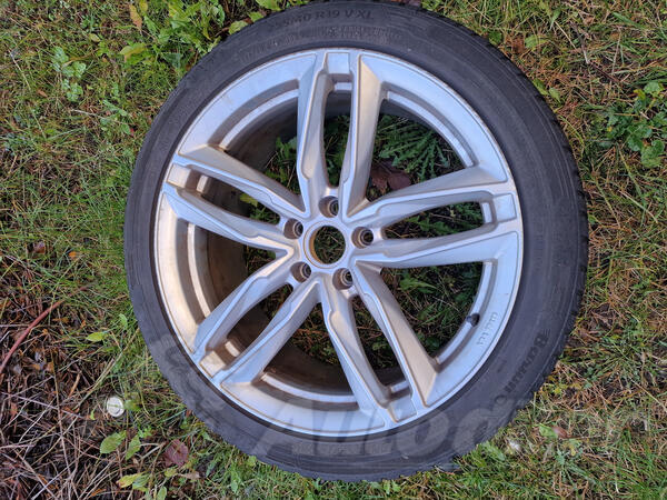 Fabričke felne i 20 gume