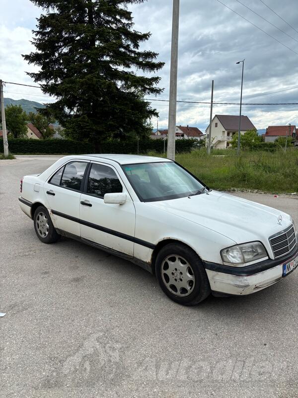 Mercedes Benz - 220 - C 220 D
