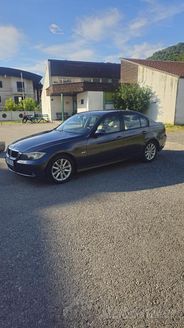 BMW - 320