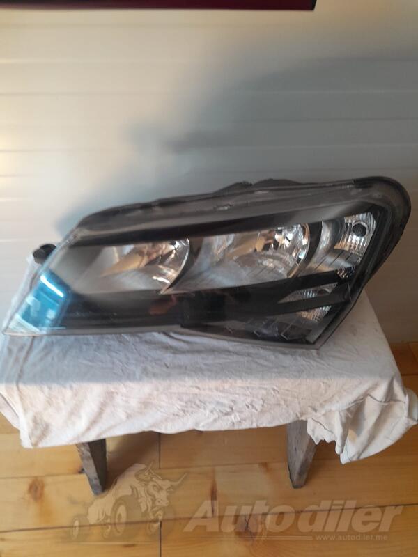 Desni far za Škoda - Superb    - 2018