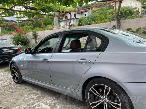 BMW - 318