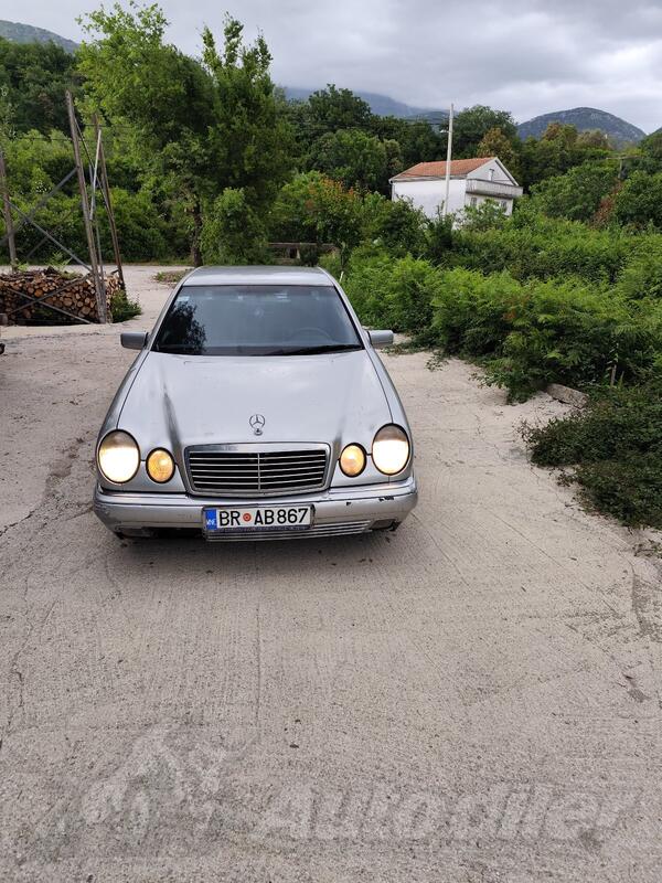 U djelovima Mercedes Benz - E 250 Okas