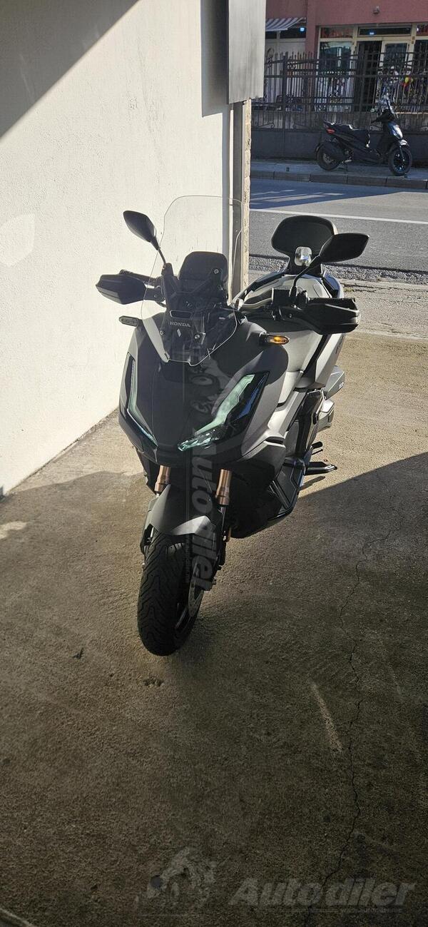 Honda - ADV350