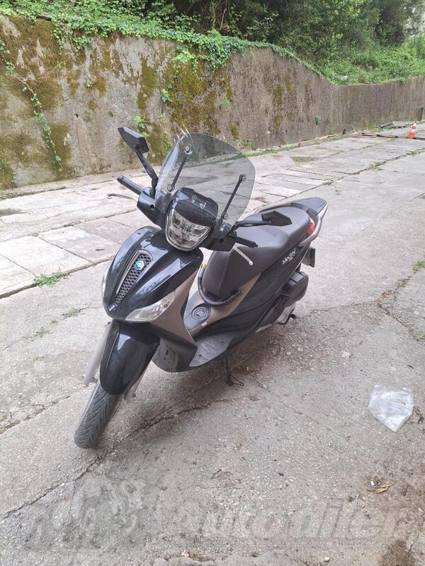 Piaggio - Medley 150