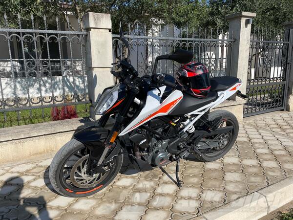 KTM - Duke 390