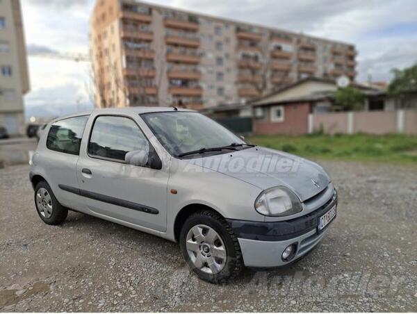 Renault - Clio - 1.4 BENZIN