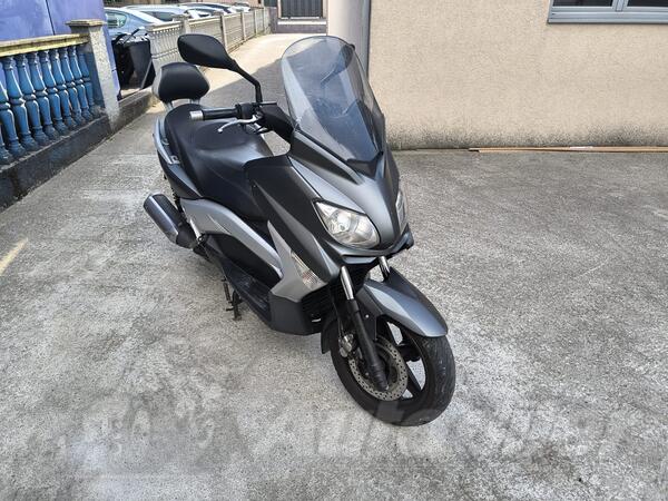 Yamaha - xmax