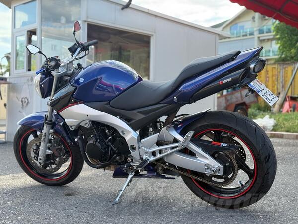 Suzuki - GSR