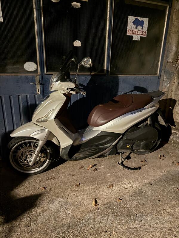 Piaggio - Beverly 300