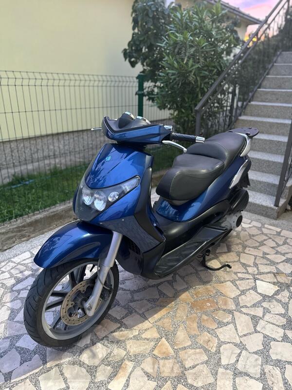Piaggio - Beverly 250