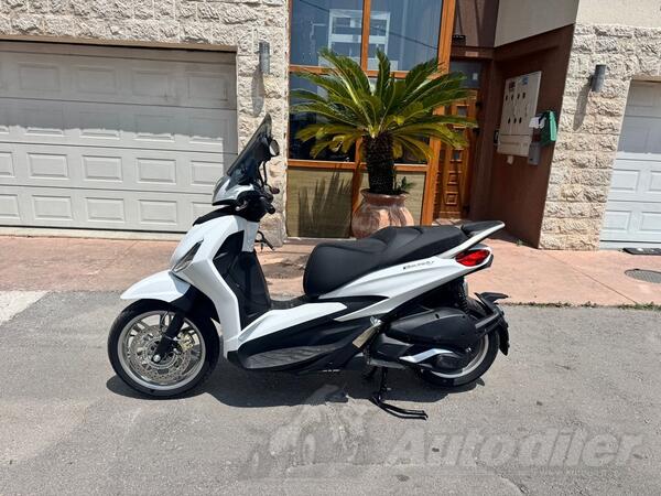 Piaggio - Beverly 300s