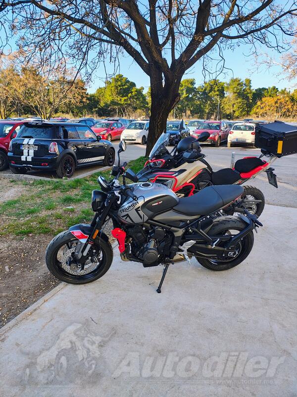 Triumph - trident 660