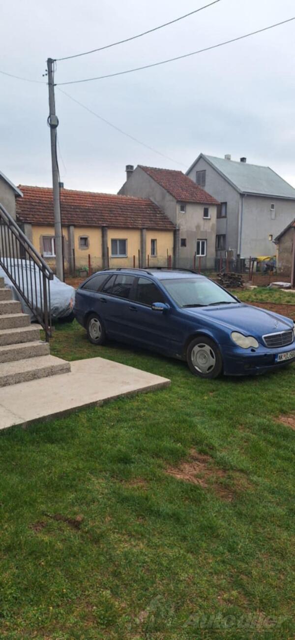 U djelovima Mercedes Benz - C 220 2200