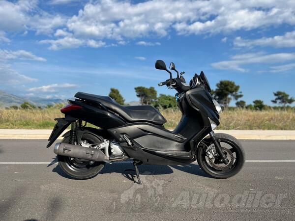 Yamaha - x-max 250