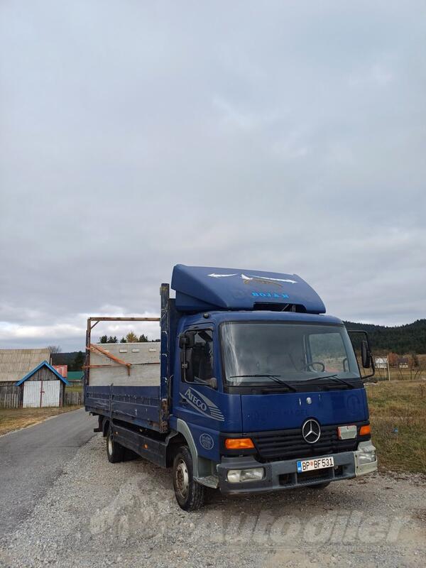 Mercedes Benz - 818