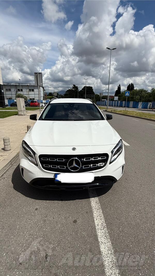 Mercedes Benz - GLA 200 - D 4Matic
