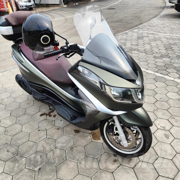 Piaggio - x10