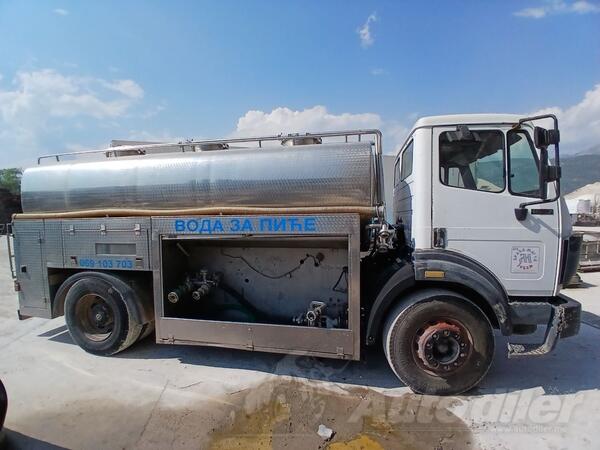 Mercedes Benz - 1827