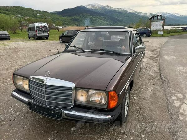 Mercedes Benz - 200 - 123
