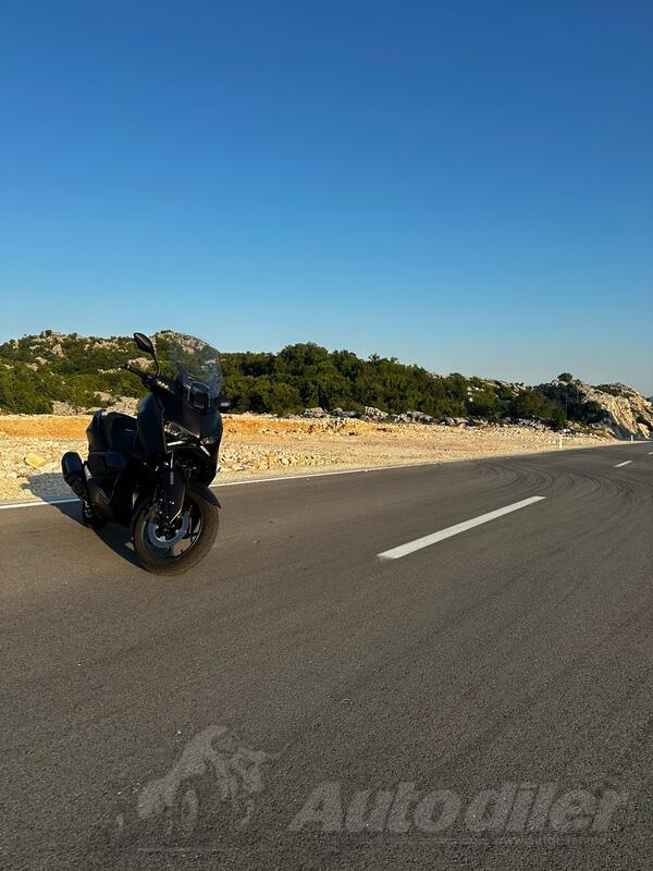Yamaha - Tech Xmax 300