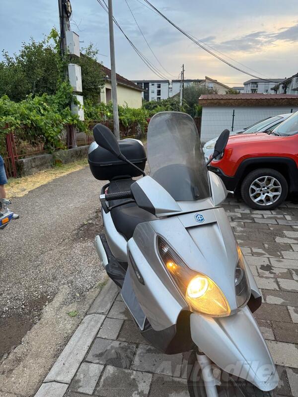 Piaggio - X7 125
