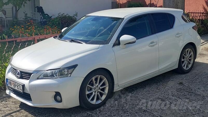 Lexus - CT 200h