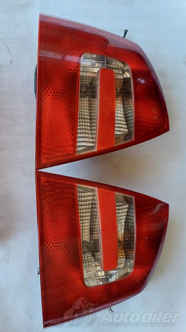 Oba stop svjetla za Škoda - Octavia    - 2010, 2005