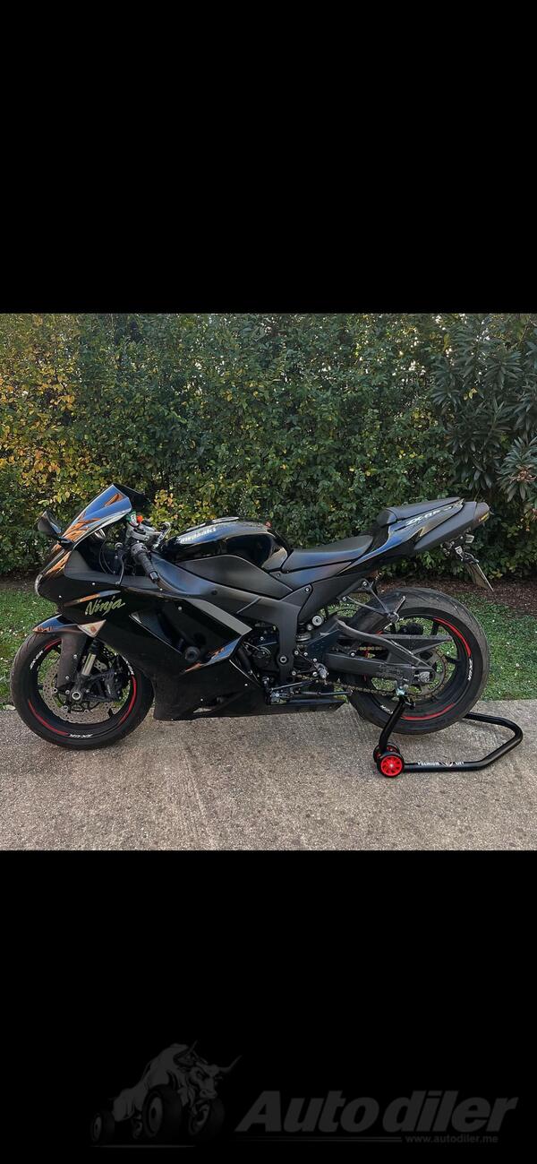 Kawasaki - ZX6R
