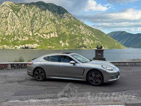 Porsche - Panamera - 4.8 V8 400hp