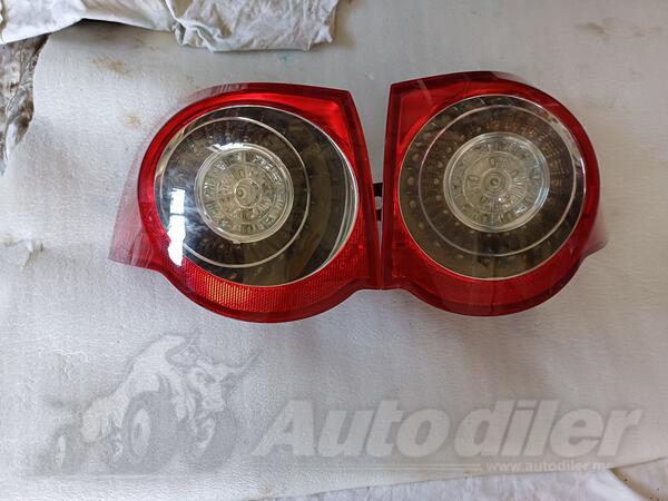 Oba stop svjetla za Volkswagen - Passat    - 2009, 2005